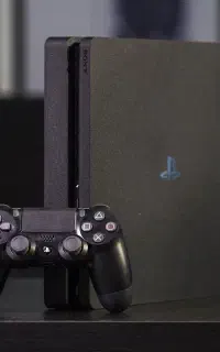 پی اس فور ps4 دستگاه پلی استیشن ۴ با یک دسته