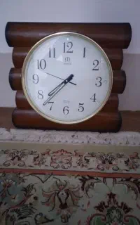 ساعت دیواری در حد نو