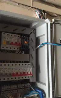 برقکار صنعتی ساختمانی و دوربین و دزدگیر و آیفون