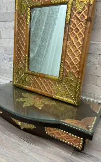 آینه و میز دیواری مس کوبی شده