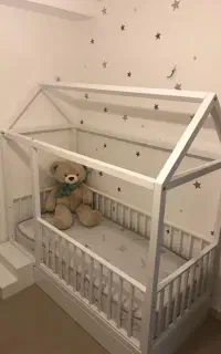 تخت کلبه ای چوبی محکم کودک