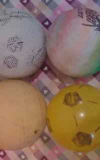 تی ارایکس نو و توپ والیبال و فوتبال