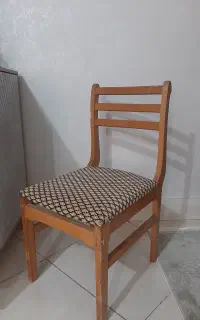 صندلی چوبی