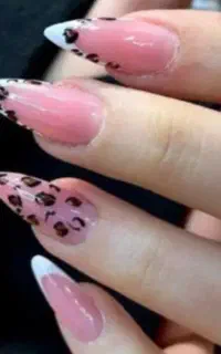 کاشت ناخون 380تومان این فرصت از دست نده