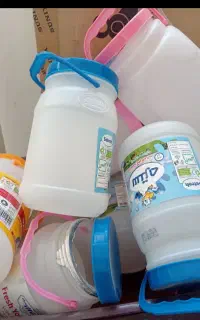 دبه و شیشه خالی