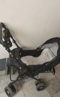 تعدادی وسایل بچه کالسکه و روروعک و چرخ بفروش میرسد