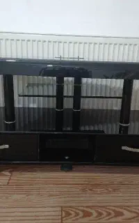 میزتلویزیون شیشه ای