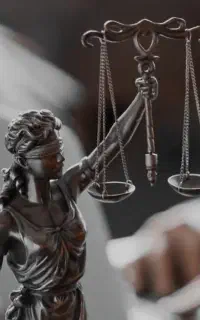 وکیل پایه یک دادگستری خانم