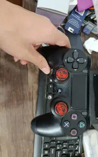 دسته ps4 کاملا سالم همرا با کارتون
