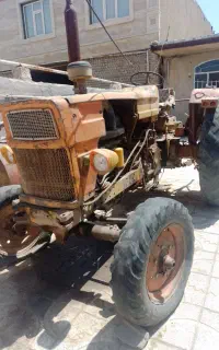 یک دستگاه تراکتور رومانی