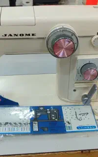 چرخ خیاطی ژانومه ۸۰۲ ژاپن با لوازم کامل