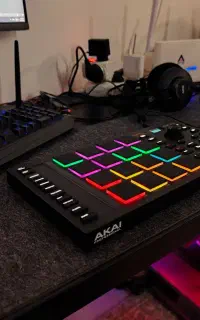 میدی کنترلر و درام ماشین  AKAI MPC STUDIO 2