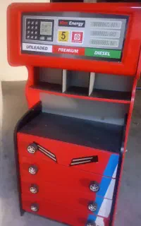 کمد کشو دار سالم و زیبا در حدنو  ومیز ومبل سالم