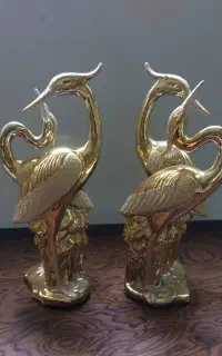 مجسمه قو طلایی