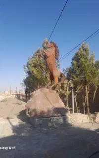 مجسمه اسب فلزی