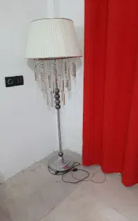 آباژور ایستاده