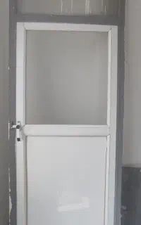 درب الومینیومی سرویس