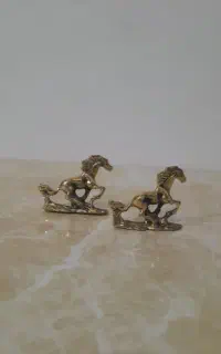 دو عدد اسب کوچک دونده برنز