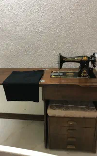 چرخ خیاطی مارشال دو شیر نشان با میز چرخ