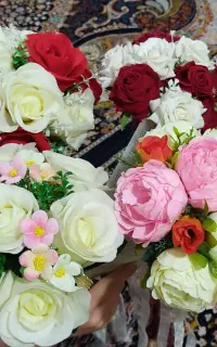 چند عدد دسته گل عروس (مصنوعی)