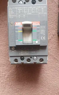 کلیدکمپکت سه پل  ، ABB