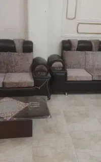 مبل راحتی و میز بار چرخ دار