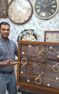 ساعت دیواری چوبی مربع