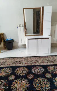 آینه و باکس و کابین روشویی