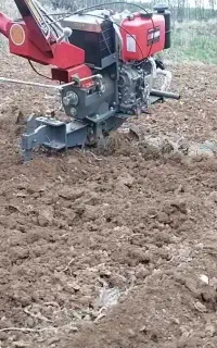 خدمات شخم زنی باغ با تیلر ۱۰ اسب