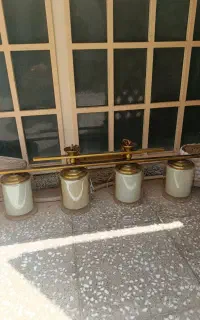 لوستر ۴شاخه همراه با لامپ درحد نو