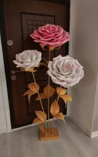 گل مصنوعی کنار سالنی