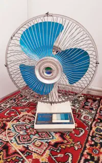 پنکه قدیمی وخنک دهنده قوی