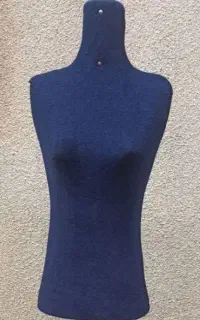 تعدادی مانکن سرمه و قهوه ی