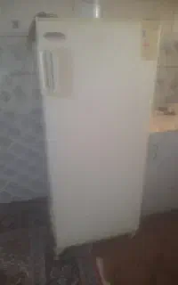 فروش یک دستگاه یخچال نه پوت ازمایش