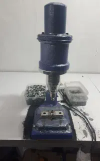 بسته بند شلوار جین و یک نفر الیک و مادگی زن