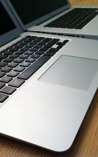 لپ تاپ macbook airاپل در حد نو با کارتن باطری سالم
