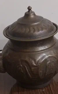قوری قدیمی نقشدار