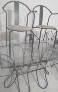 دو عدد میز ناهار خوری یک عدد رگال و چند عدد صندلی