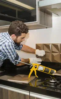 نصب بین کابینتی و تعویض کاشی قدیمی