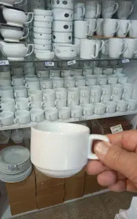 فنجان  چینی هتلی،  هر عدد ۷۵   تومان