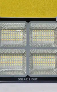 پروژکتور خورشیدی ۲۰۰ وات