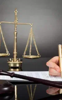 پذیرش وکالت توسط کارآموز  با حق الوکاله منصفانه