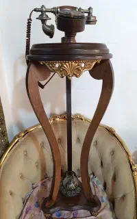 میز تلفن با گوشی