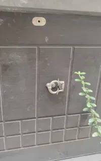 درب اپارتمان با چهارچوب