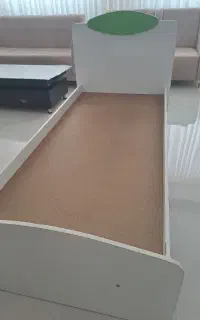 تخت نوجوان