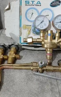 سر پیک و مانومتر و شیر co2