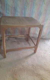 میز چوبی