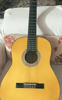 یک گیتار کارکرده در حد نو