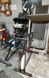 دوتا دوچرخه اسپینینگ و دو تا تردمیل