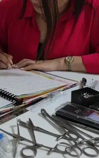 آموزش و اجرای تخصصی پیرسینگ و میکرودرمال